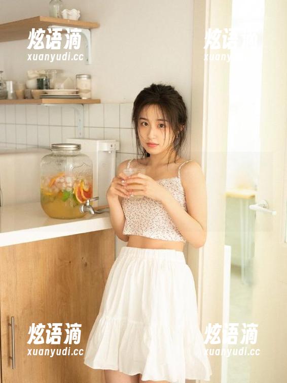 有时我会想，观看完“17吃瓜网”，是不是也成了某种“吃瓜群众”？
