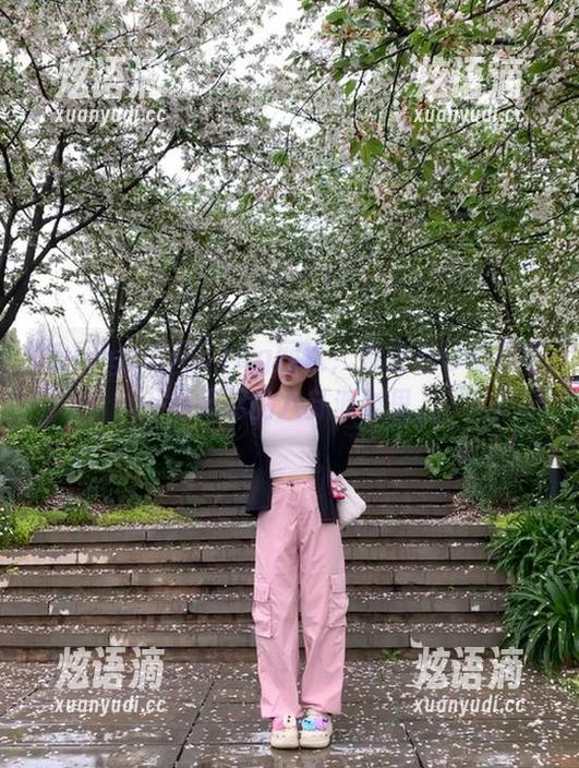 访问51cg网址，感觉自己仿佛在一场无尽的八卦派对里。