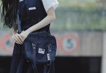 “51黑料社在线版”——这app美滋滋，像吃到了一颗大西瓜，水嫩嫩的让人想来一发讨论！