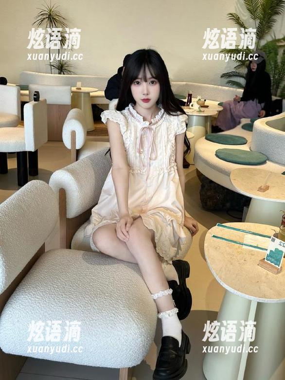 在线追新闻：娜娜今天又在五一吃瓜留了个骚操作，快来学吧！