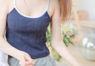 吃瓜操作指南：只需国产黑料资源一键获取最新博闻！