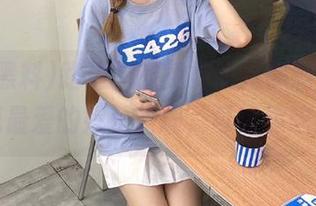 路边摊的免费明星黑料，瞧，这是我最爱的娱乐料理，可以边吃边看！