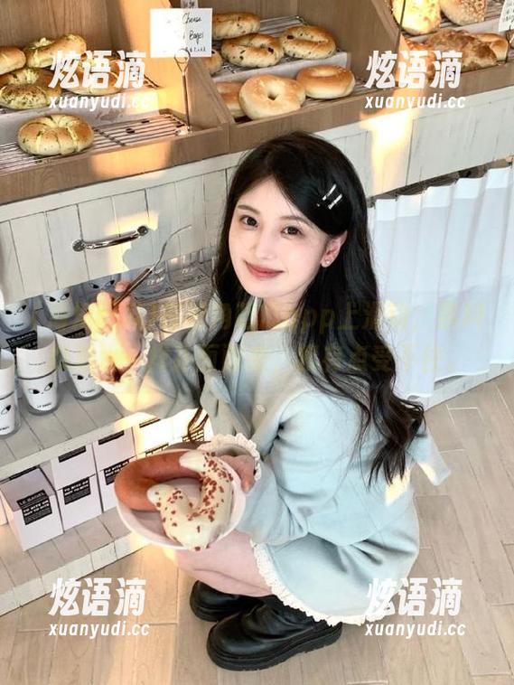 在海角吃瓜app上滑动，黑料像潮水一样扑面而来，我有点受不住。