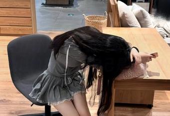 黑料不打烊苹果版：追踪最新地址的我，怀疑自己是个侦探！