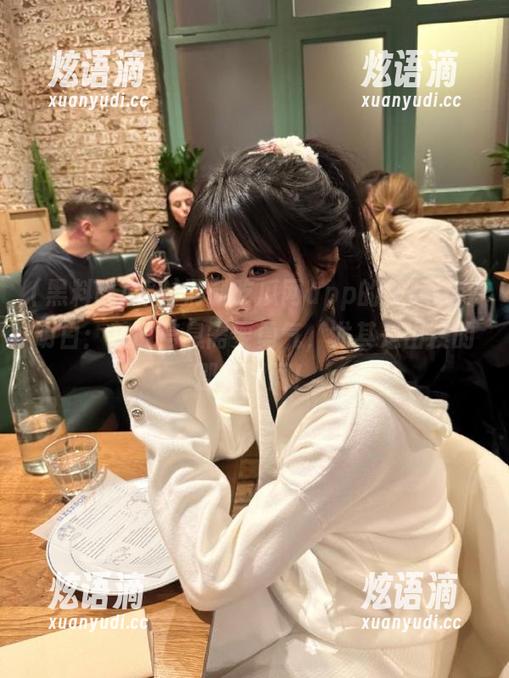 黑料吃瓜网app的视频让我明白：获取信息需要勇气，尤其是出糗的那些瞬间！